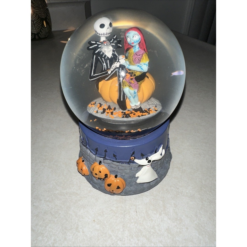 Disney Nightmare Before Christmas Snow Globe Jack &‎ Sally